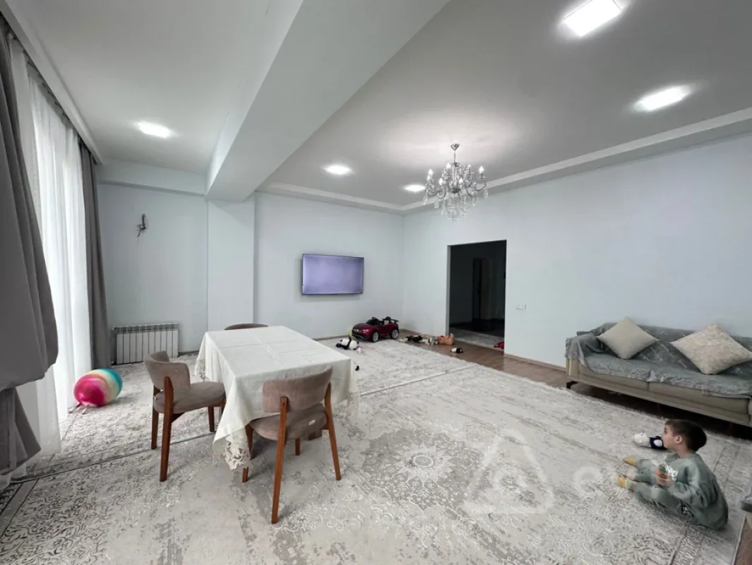 Kirayə verilir 3 otaqlı yeni tikili 165 m²