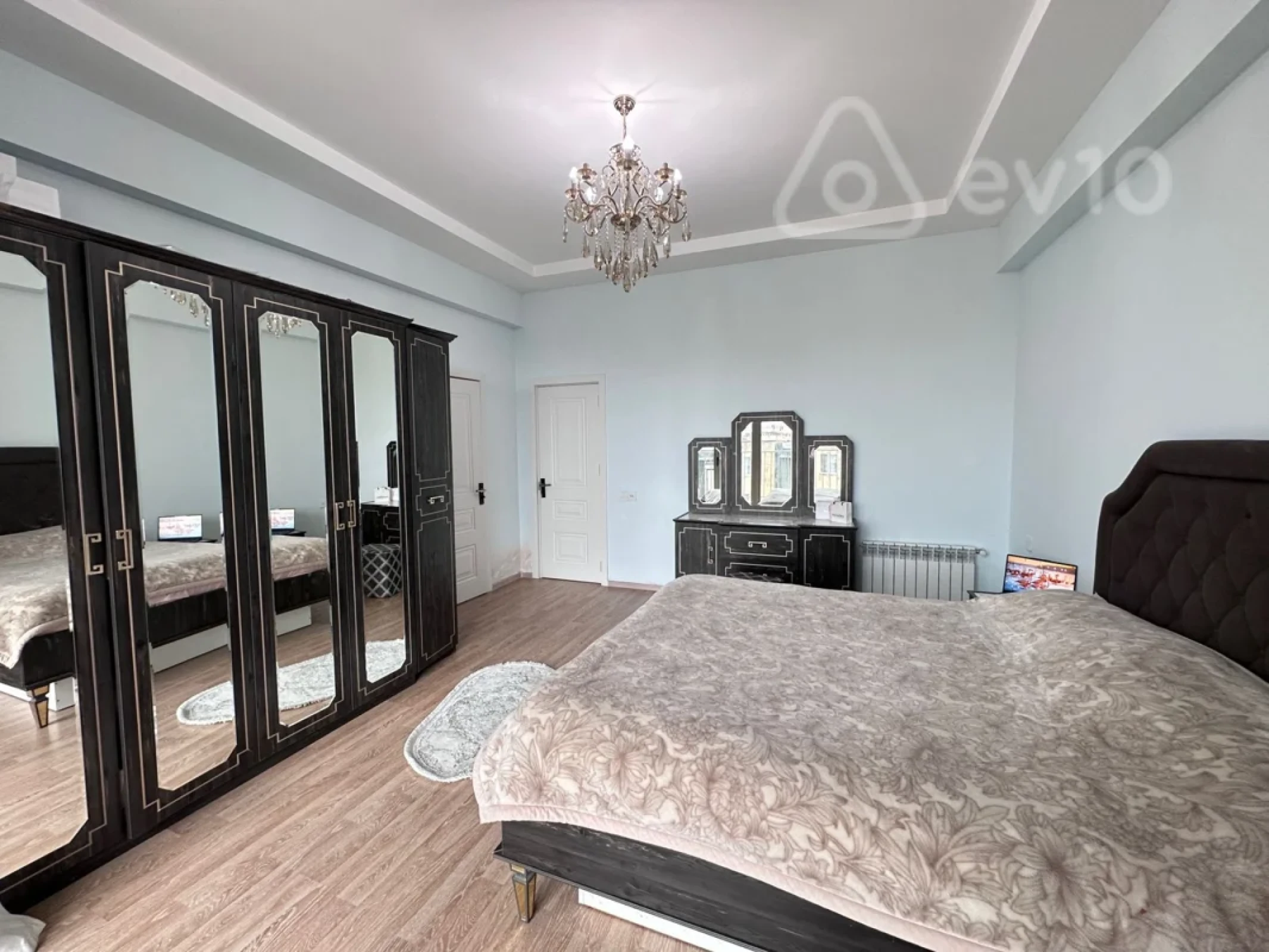 Kirayə verilir 3 otaqlı yeni tikili 165 m²
