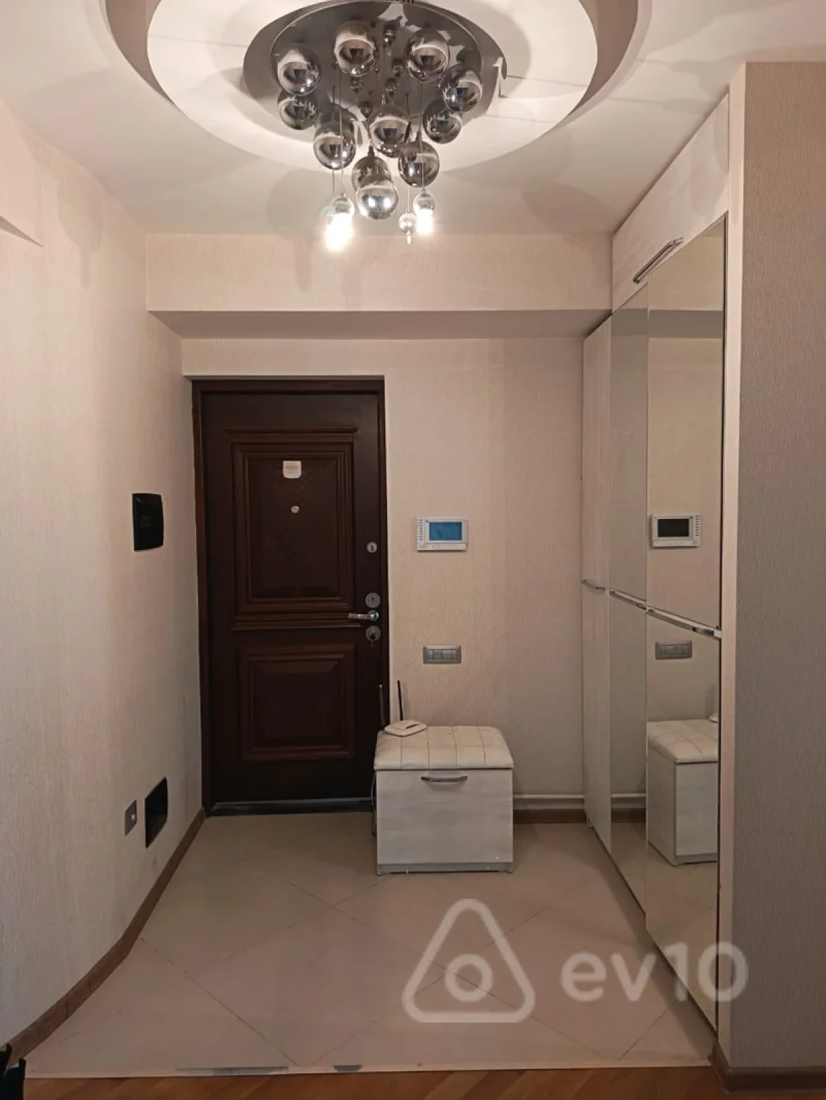 Kirayə verilir 3 otaqlı yeni tikili 95 m²