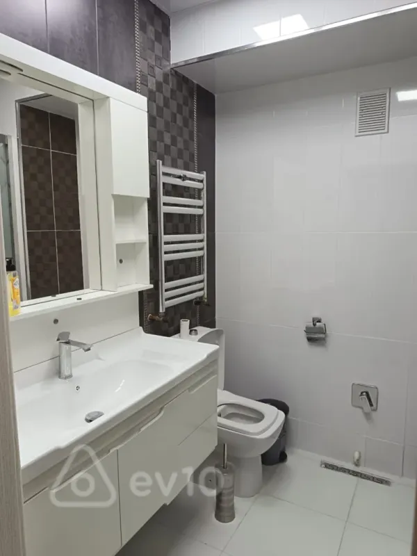Kirayə verilir 3 otaqlı yeni tikili 95 m²