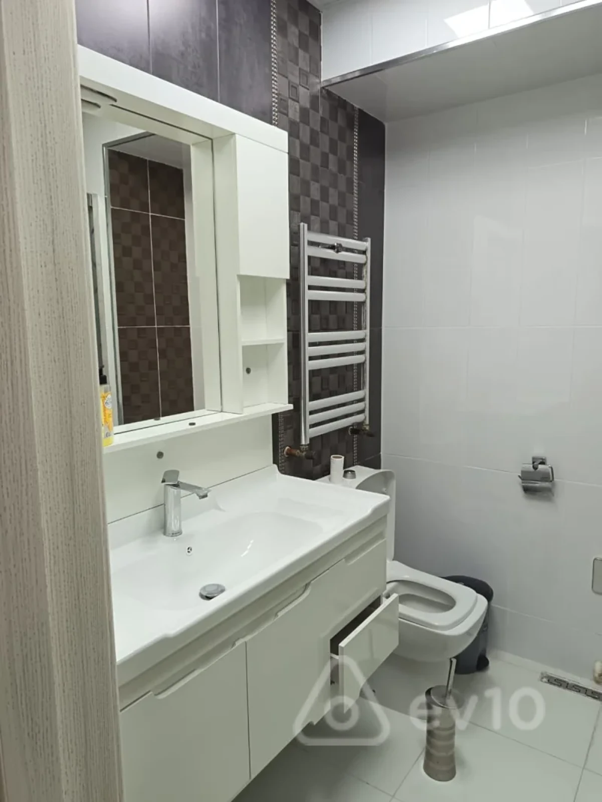 Kirayə verilir 3 otaqlı yeni tikili 95 m²