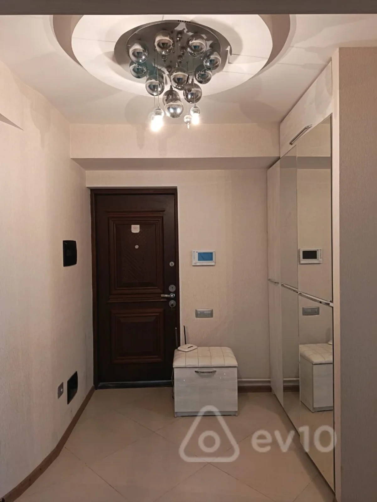 Kirayə verilir 3 otaqlı yeni tikili 95 m²