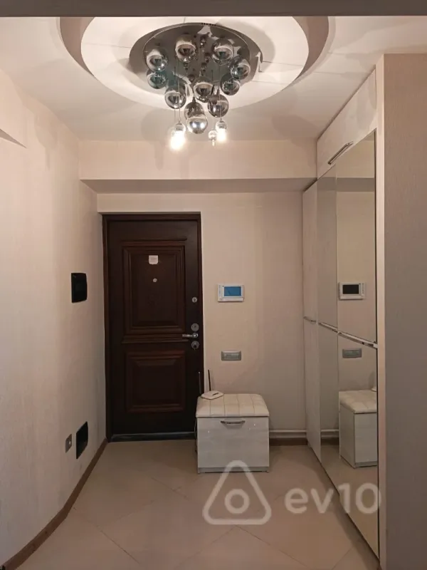 Kirayə verilir 3 otaqlı yeni tikili 95 m²