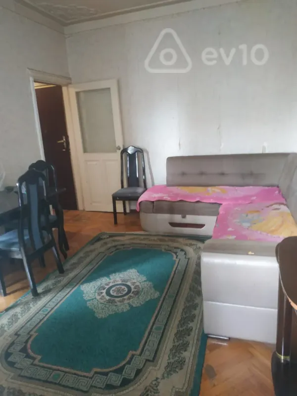 Kirayə verilir 2 otaqlı köhnə tikili 70 m²
