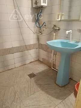 Kirayə verilir 2 otaqlı köhnə tikili 70 m²