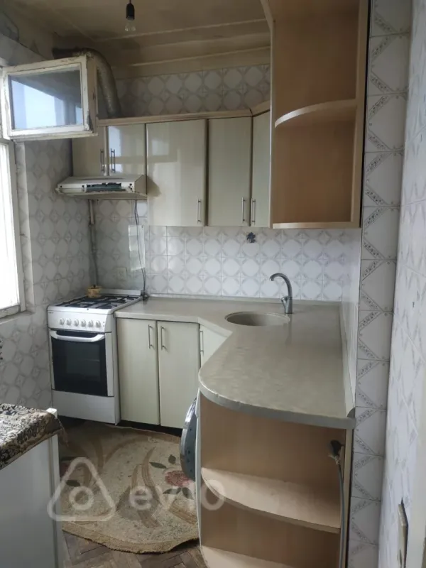 Kirayə verilir 2 otaqlı köhnə tikili 70 m²