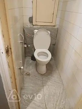 Kirayə verilir 2 otaqlı köhnə tikili 70 m²