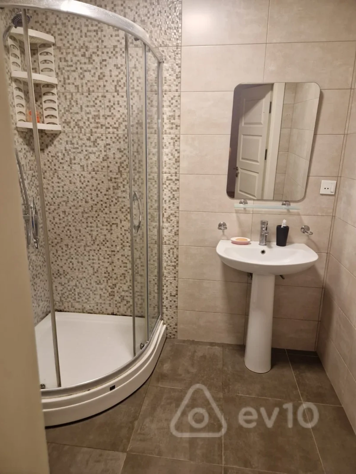 Kirayə verilir 3 otaqlı yeni tikili 80 m²