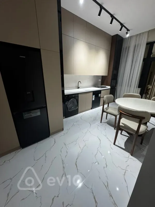 Kirayə verilir 3 otaqlı yeni tikili 130 m²