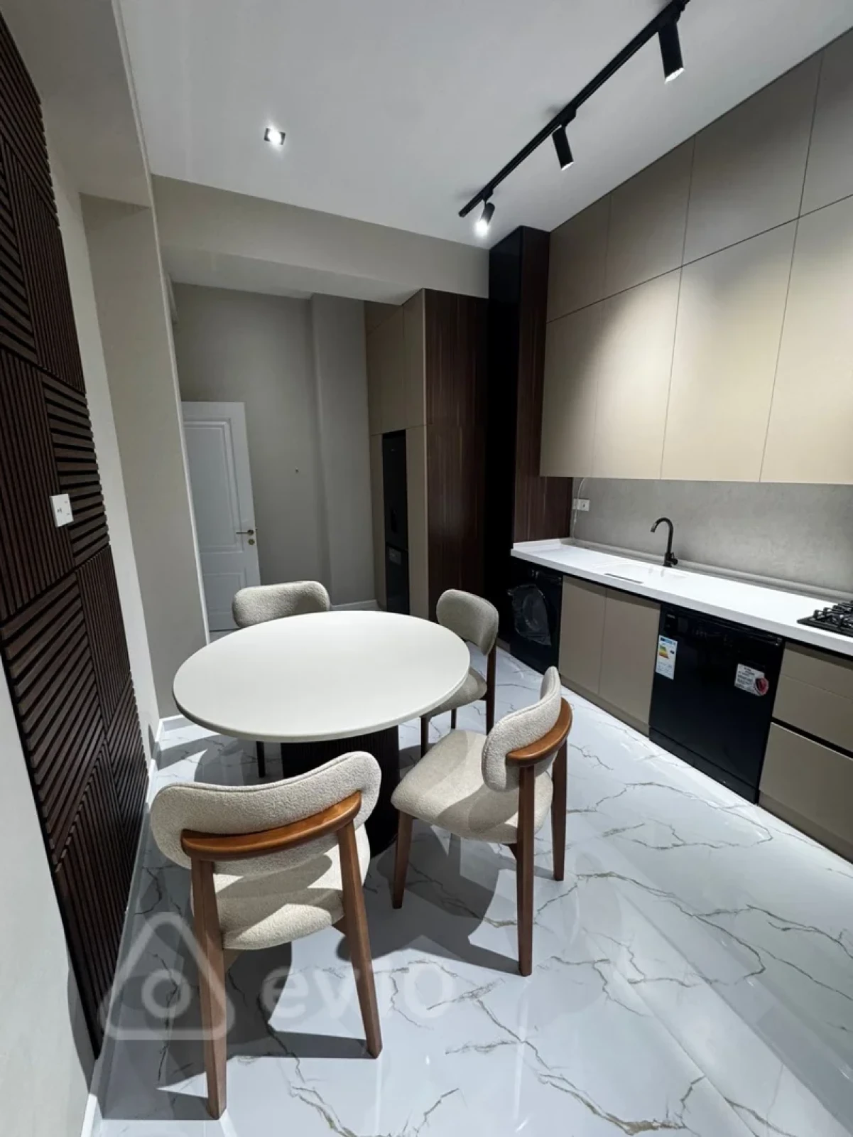 Kirayə verilir 3 otaqlı yeni tikili 130 m²