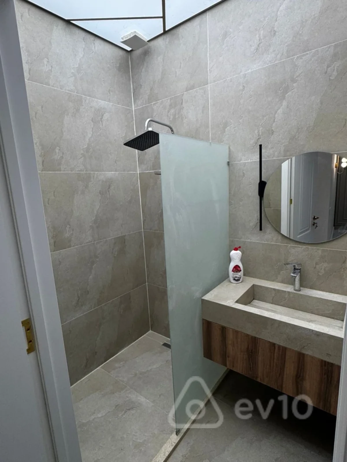 Kirayə verilir 3 otaqlı yeni tikili 130 m²