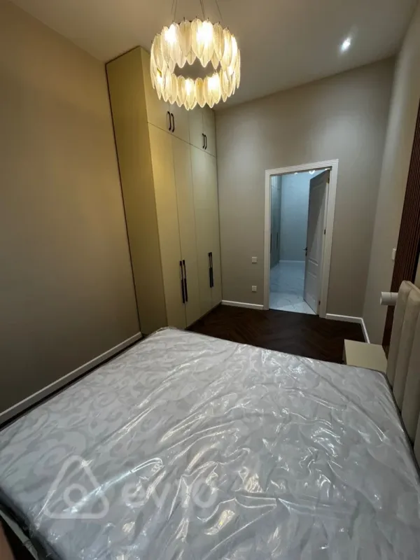 Kirayə verilir 3 otaqlı yeni tikili 130 m²