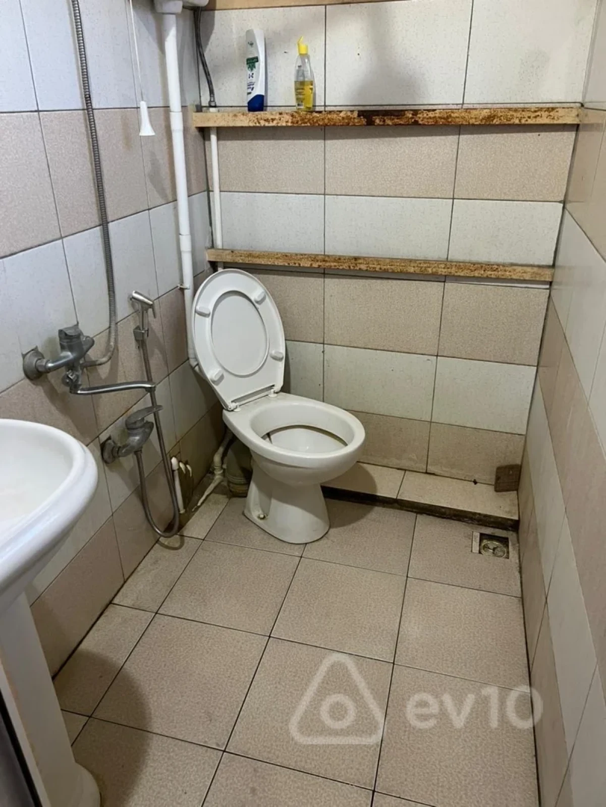 Kirayə verilir 2 otaqlı köhnə tikili 60 m²