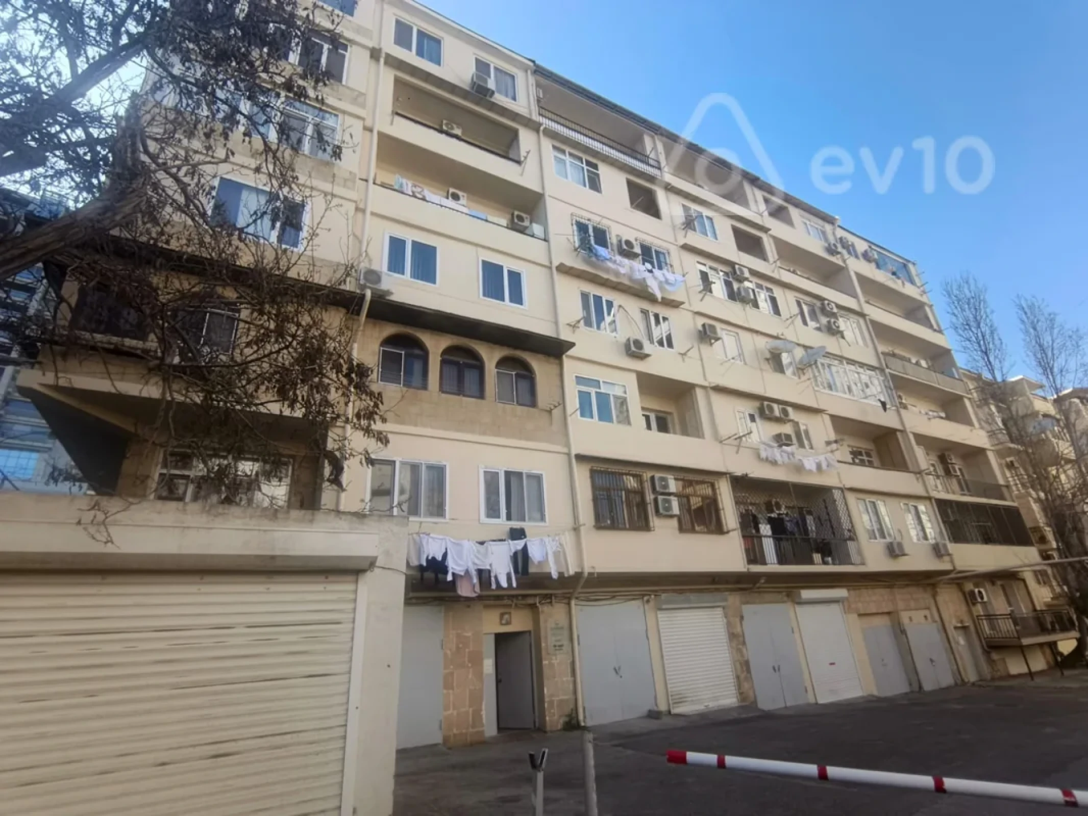Satılır 2 otaqlı köhnə tikili 55 m²
