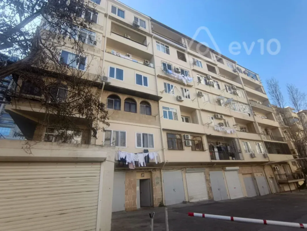 Satılır 2 otaqlı köhnə tikili 55 m²