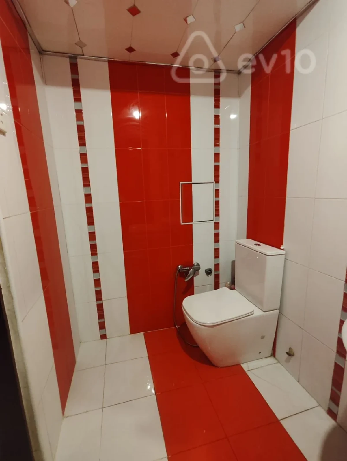 Satılır 2 otaqlı köhnə tikili 55 m²