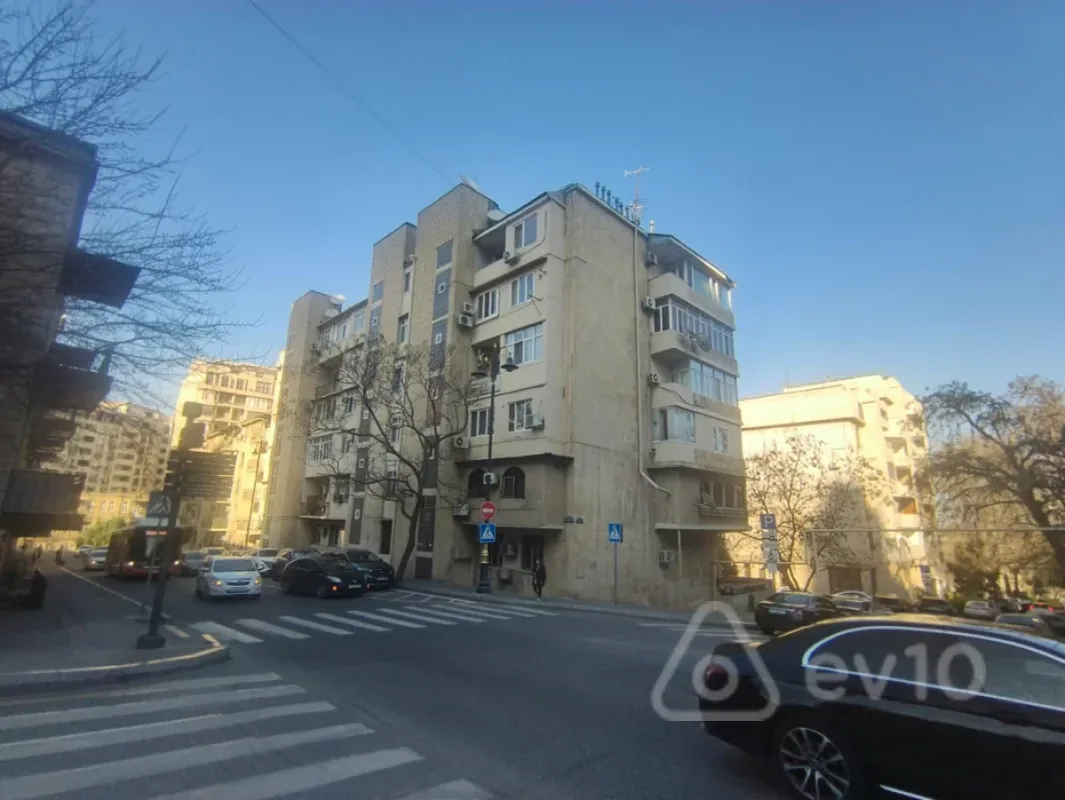 Satılır 2 otaqlı köhnə tikili 55 m²