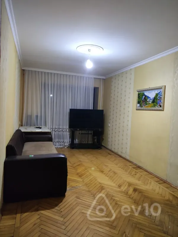 Satılır 2 otaqlı köhnə tikili 55 m²