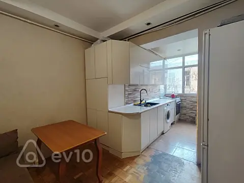Satılır 2 otaqlı köhnə tikili 55 m²