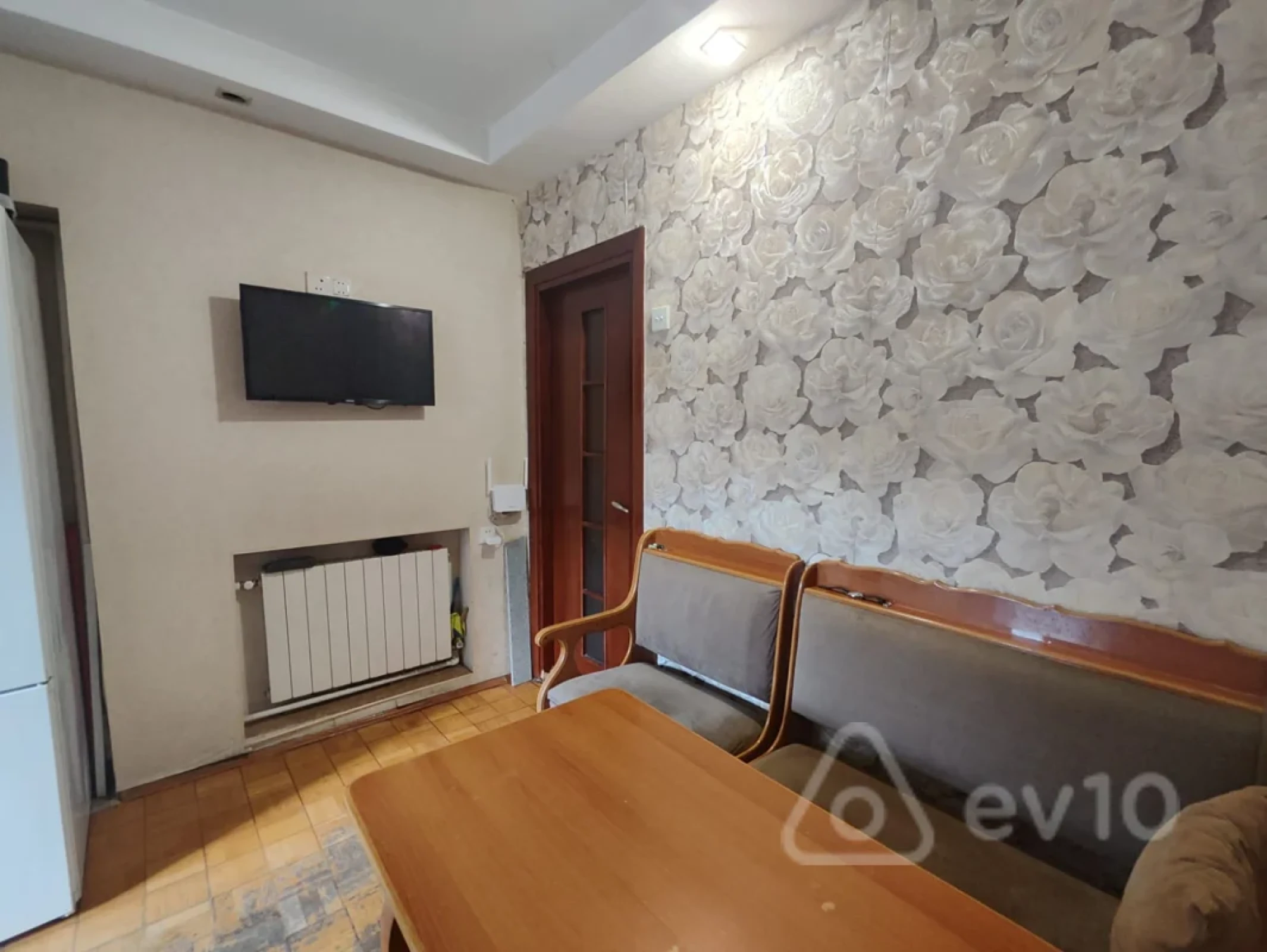 Satılır 2 otaqlı köhnə tikili 55 m²