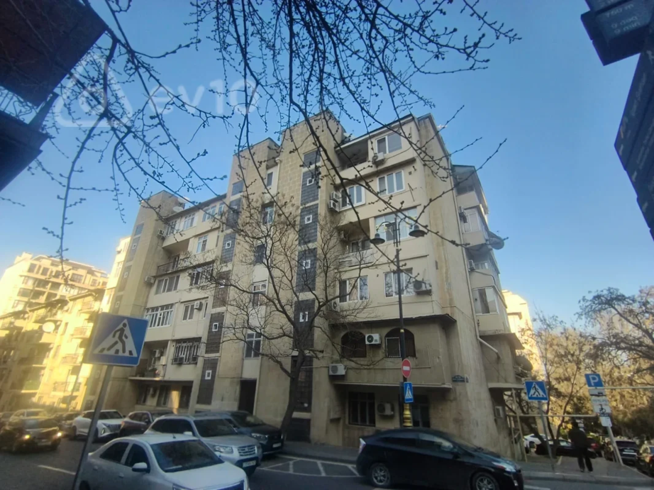 Satılır 2 otaqlı köhnə tikili 55 m²