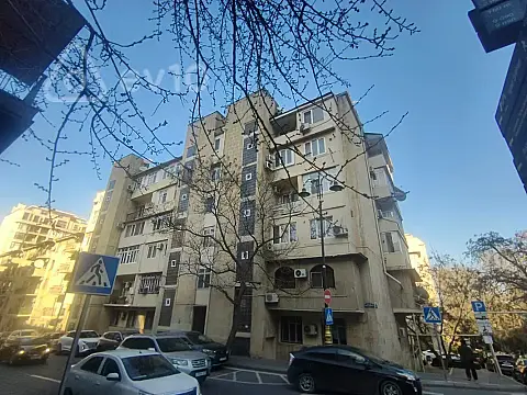 Satılır 2 otaqlı köhnə tikili 55 m²