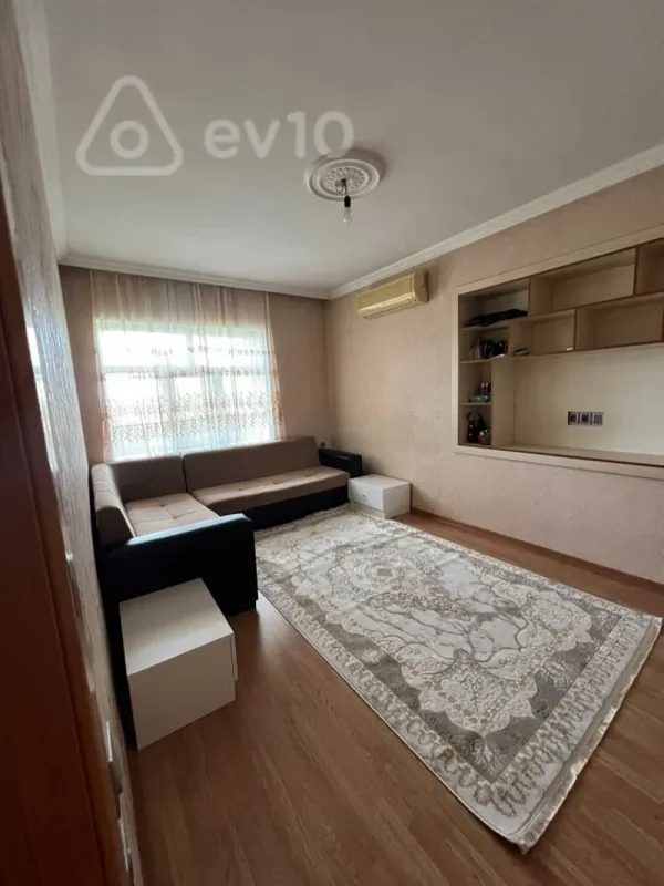 Kirayə verilir 2 otaqlı köhnə tikili 50 m²