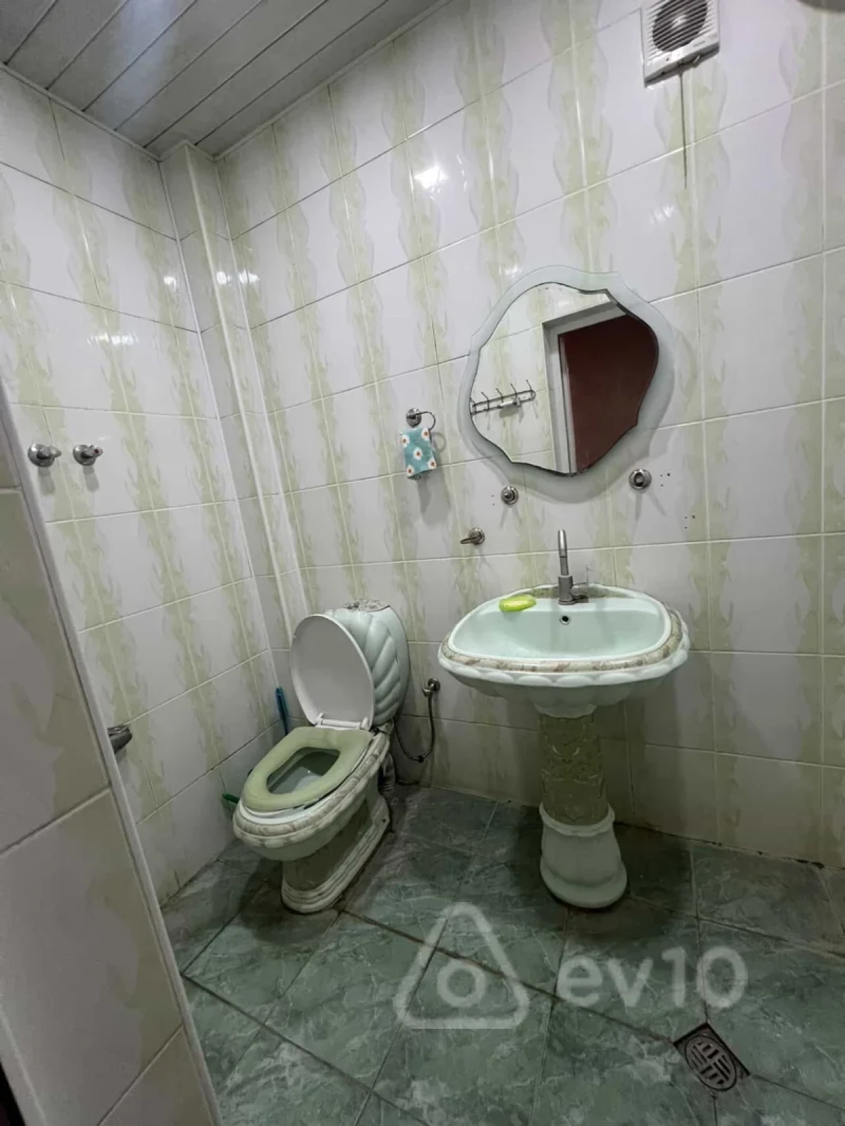 Kirayə verilir 2 otaqlı köhnə tikili 50 m²