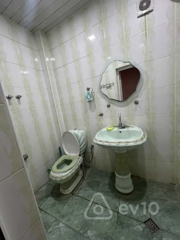 Kirayə verilir 2 otaqlı köhnə tikili 50 m²