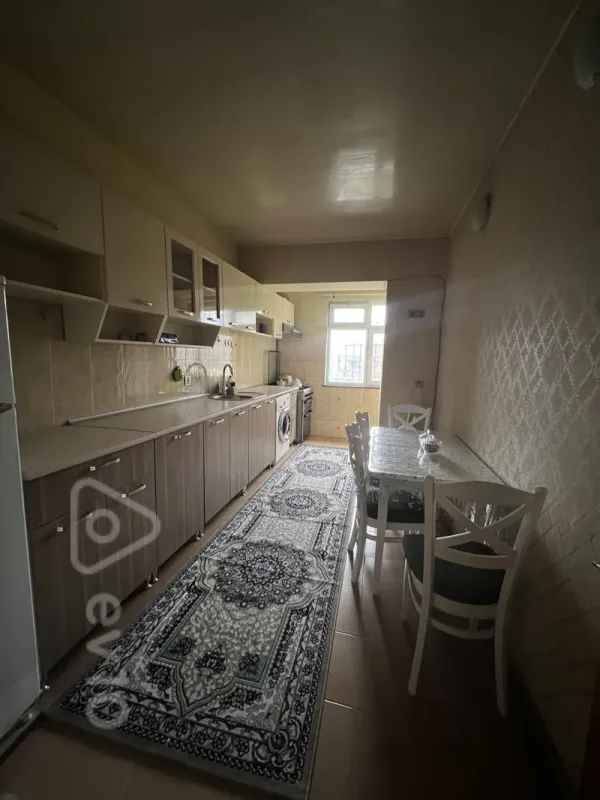 Kirayə verilir 2 otaqlı köhnə tikili 50 m²