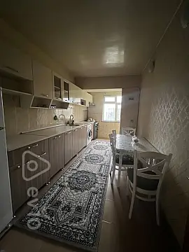 Kirayə verilir 2 otaqlı köhnə tikili 50 m²