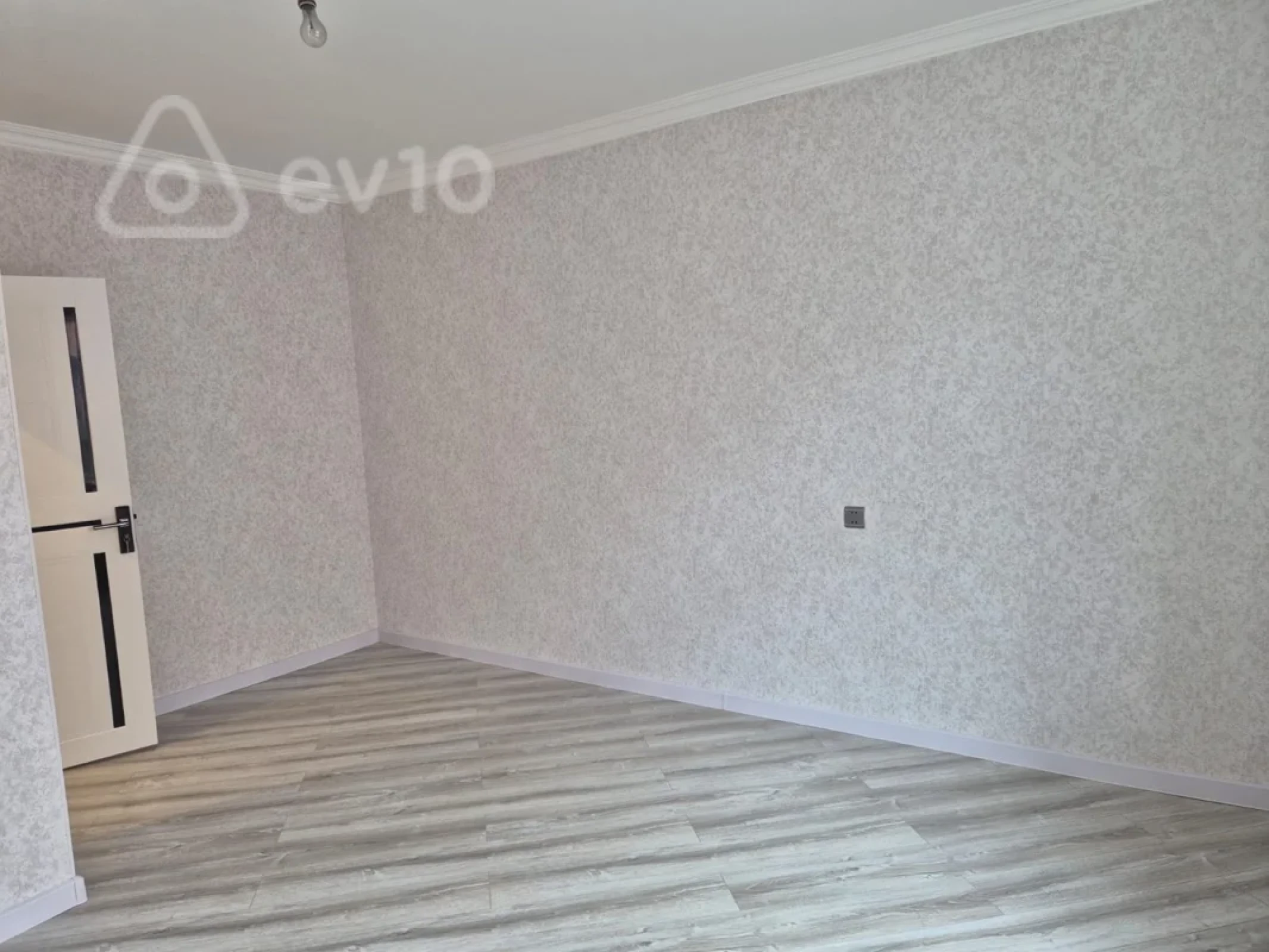 Satılır 6 otaqlı həyət evi 180 m²