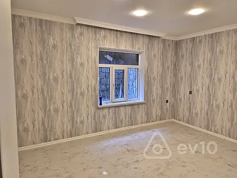 Satılır 6 otaqlı həyət evi 180 m²