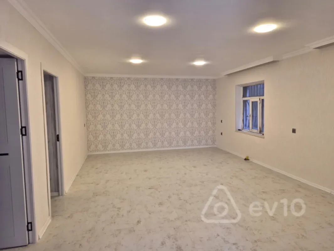 Satılır 6 otaqlı həyət evi 180 m²