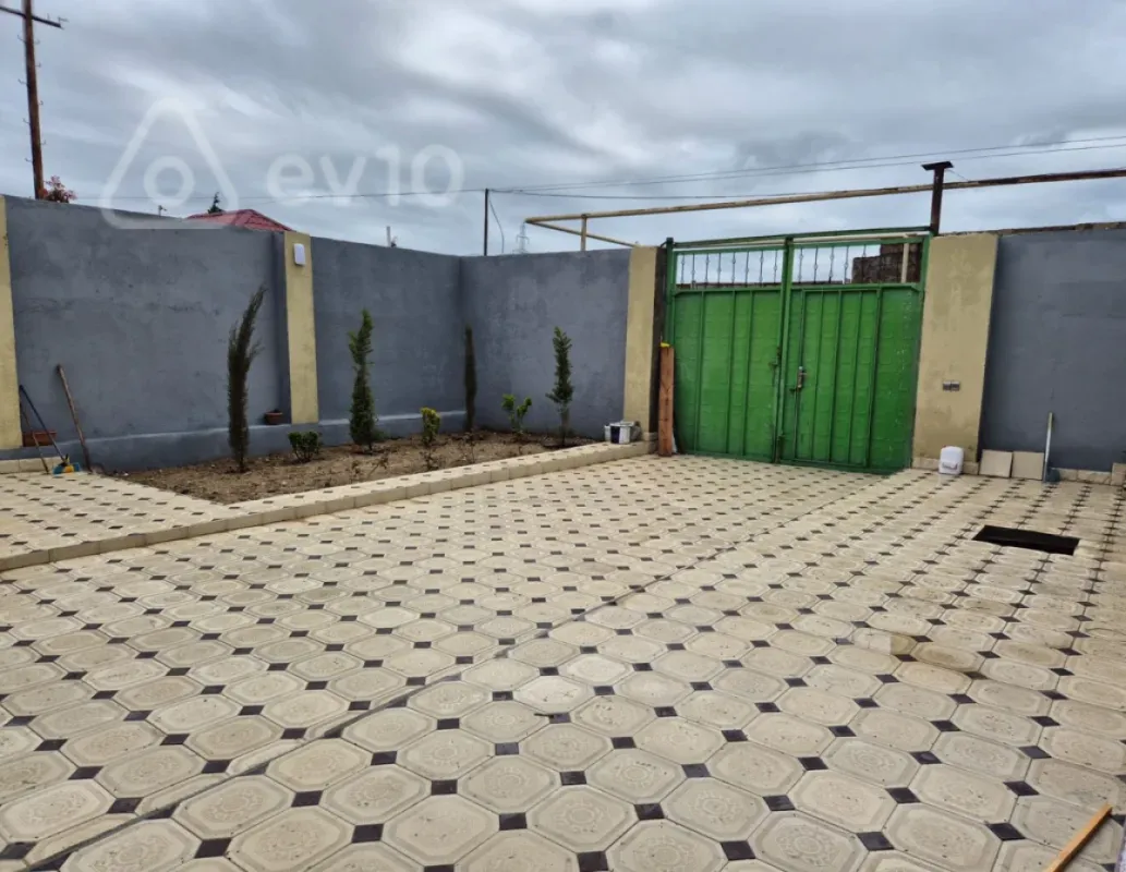 Satılır 6 otaqlı həyət evi 180 m²