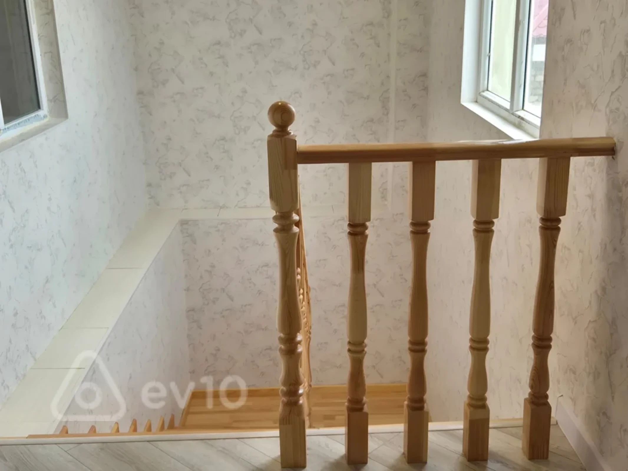 Satılır 6 otaqlı həyət evi 180 m²