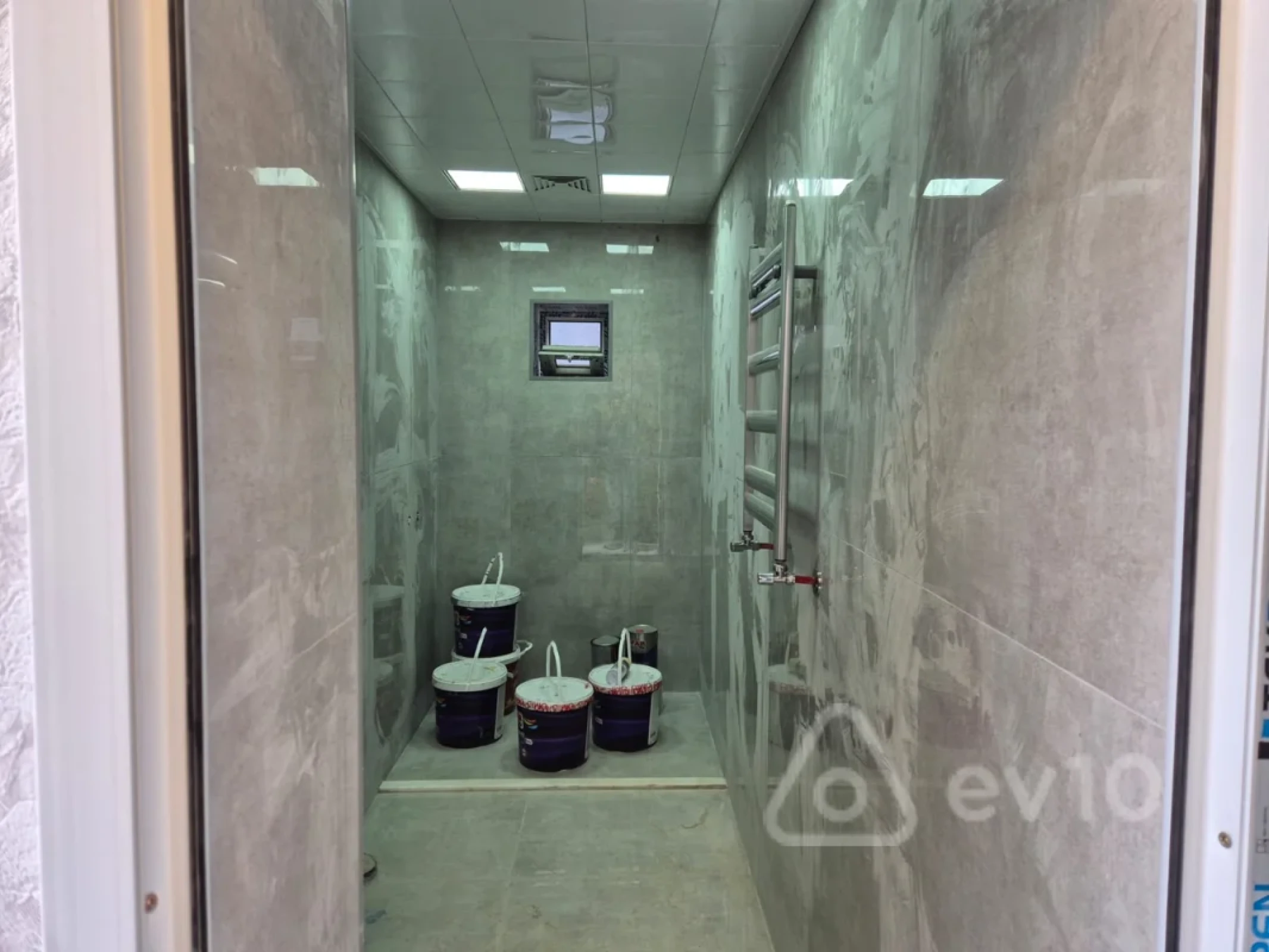 Satılır 6 otaqlı həyət evi 180 m²