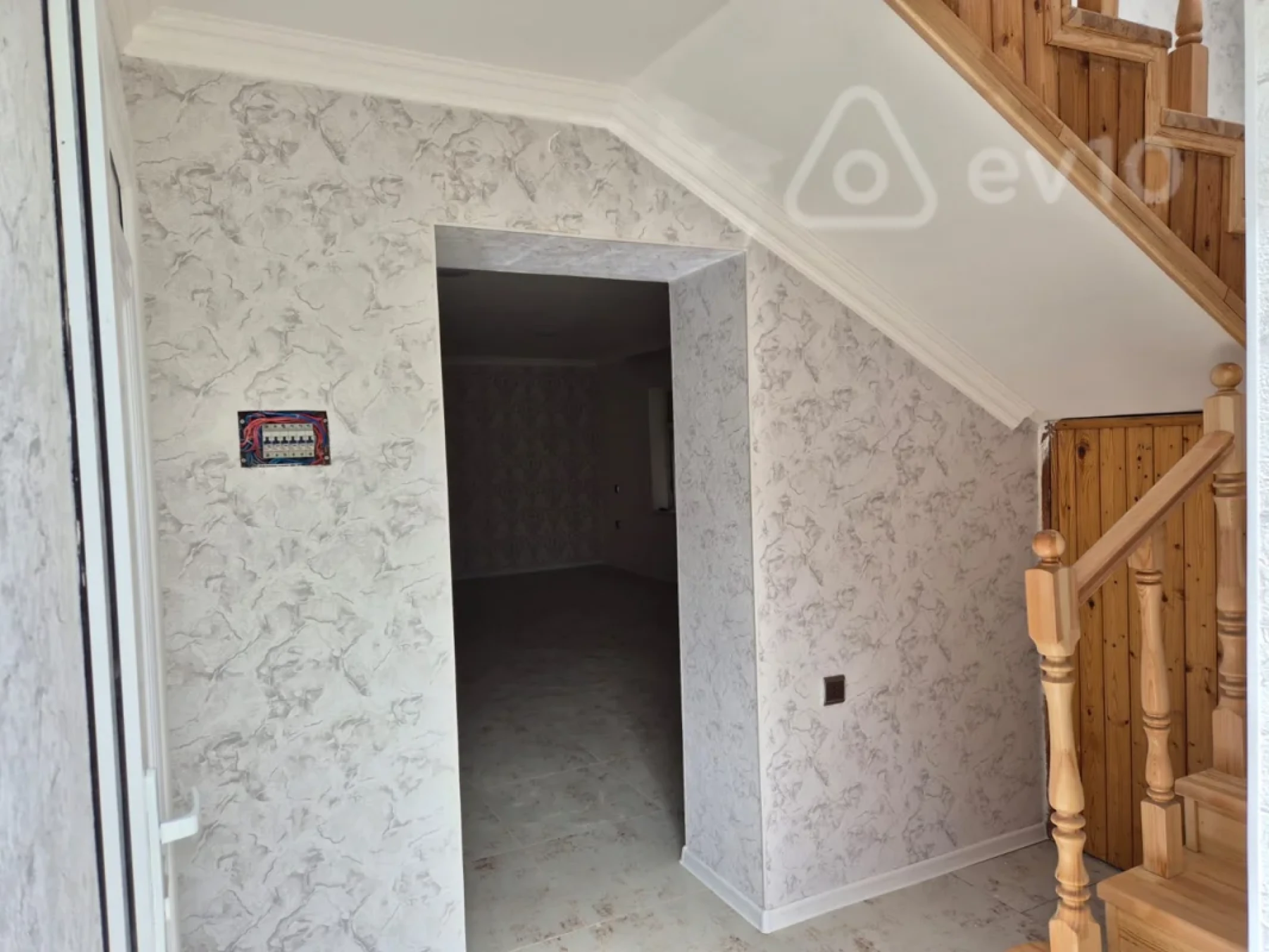 Satılır 6 otaqlı həyət evi 180 m²