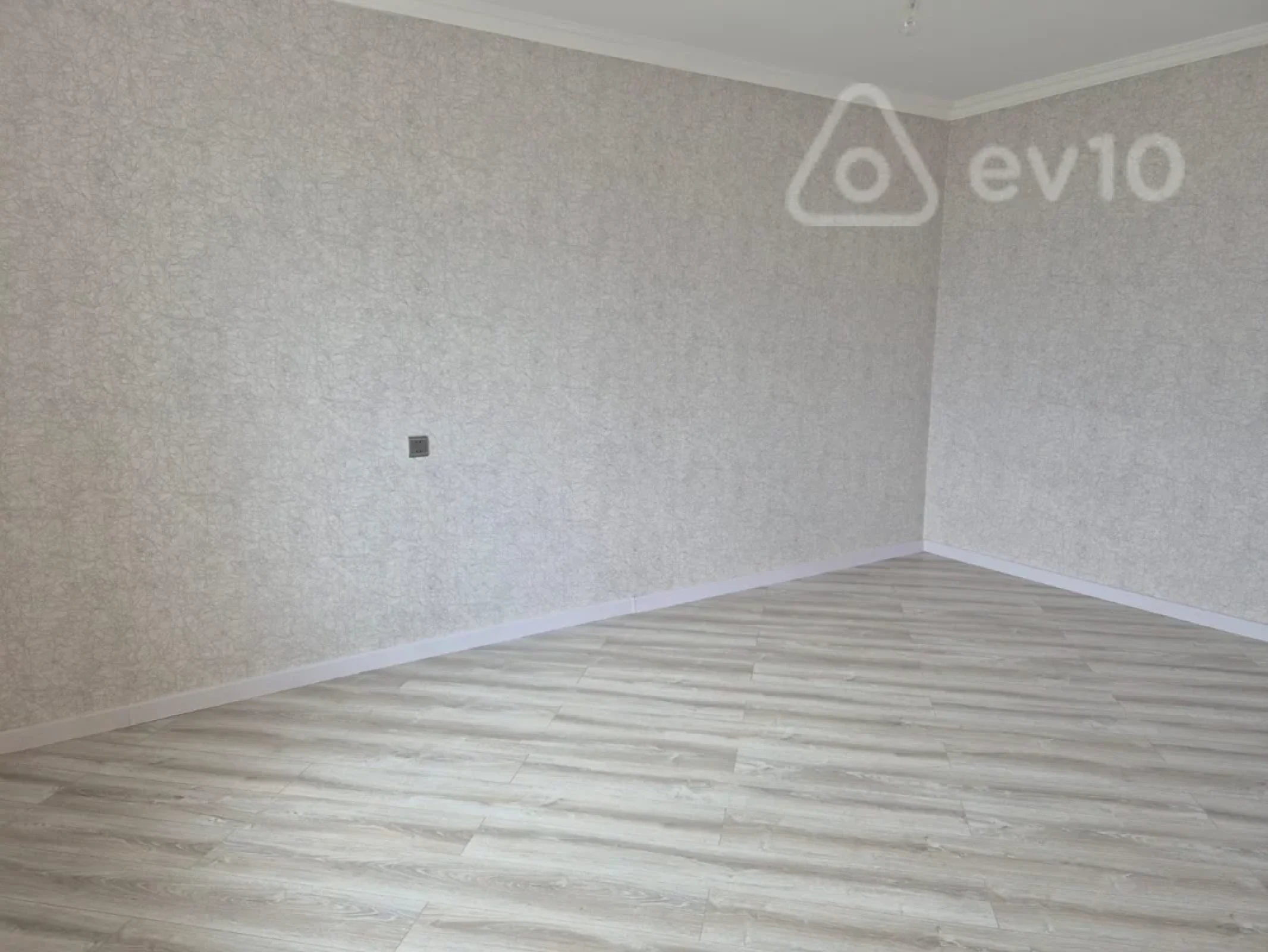 Satılır 6 otaqlı həyət evi 180 m²