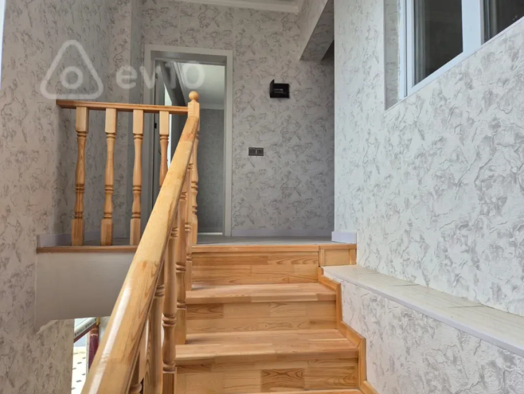 Satılır 6 otaqlı həyət evi 180 m²