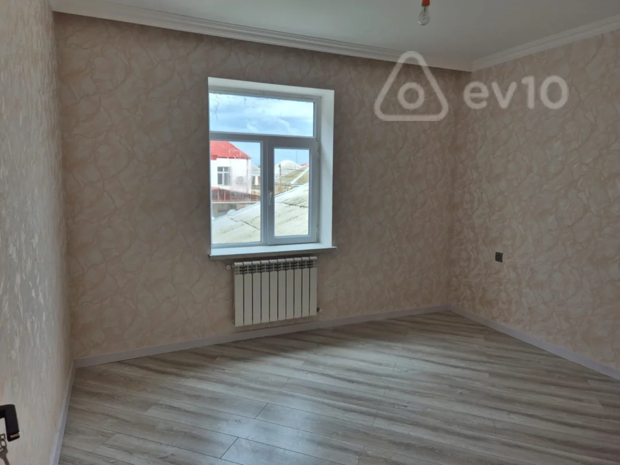 Satılır 6 otaqlı həyət evi 180 m²