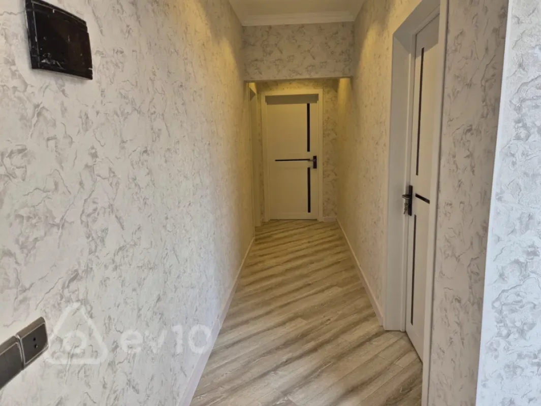 Satılır 6 otaqlı həyət evi 180 m²