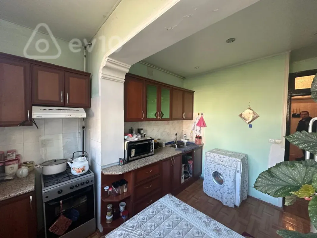 Satılır 2 otaqlı köhnə tikili 58 m²