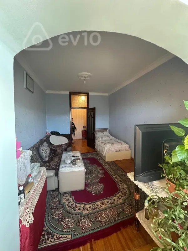 Satılır 2 otaqlı köhnə tikili 58 m²
