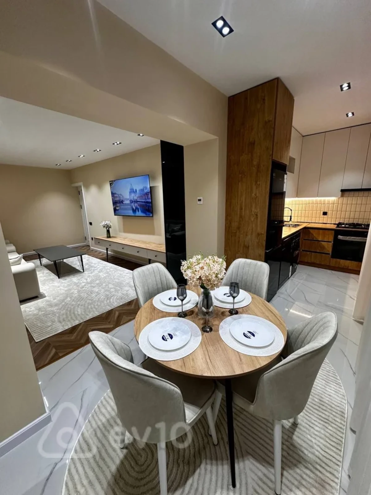 Kirayə verilir 3 otaqlı yeni tikili 95 m²