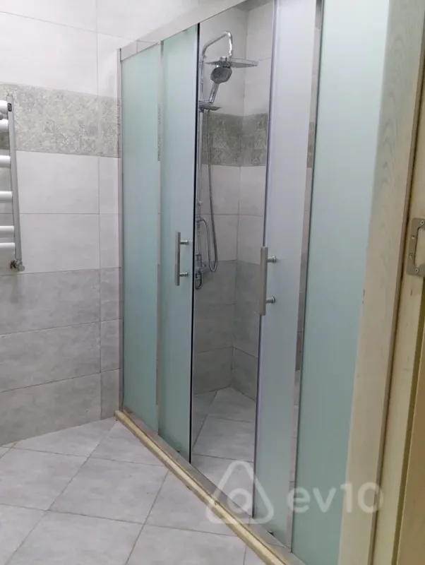 Kirayə verilir 3 otaqlı yeni tikili 120 m²