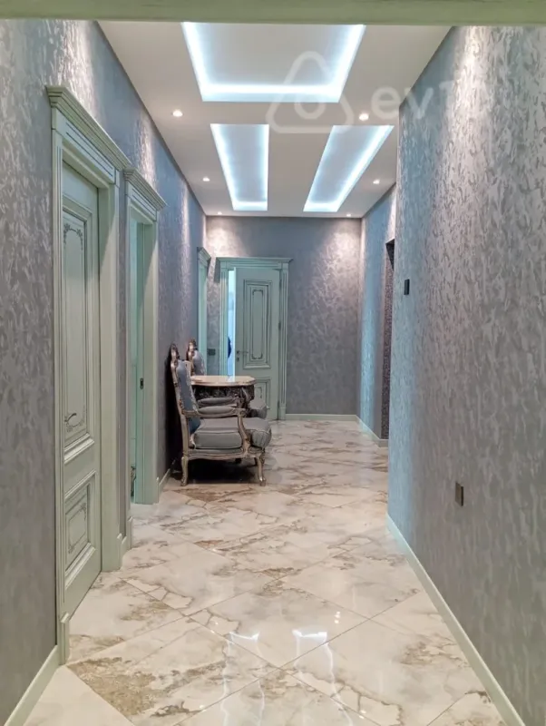 Kirayə verilir 3 otaqlı yeni tikili 120 m²