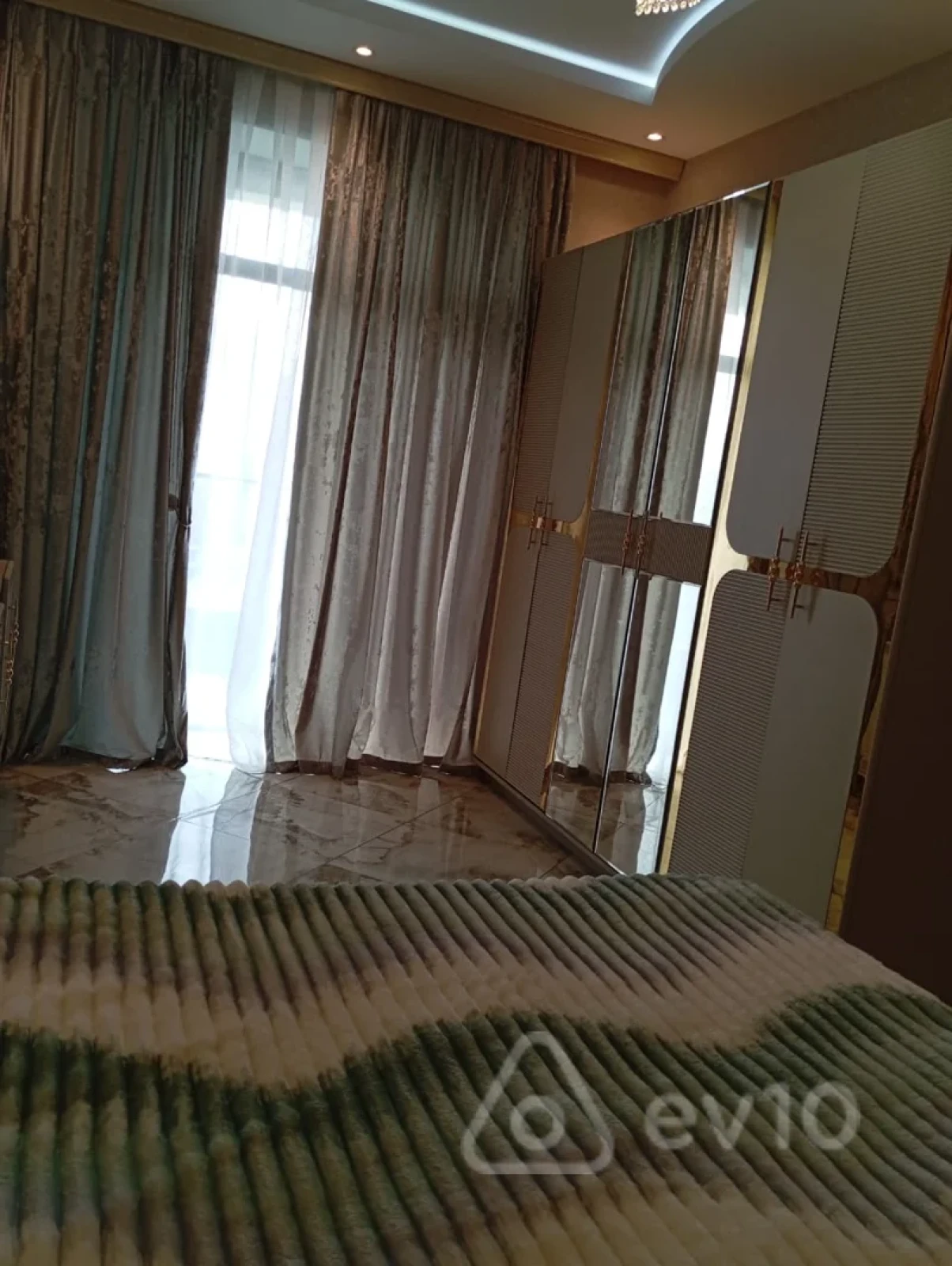 Kirayə verilir 3 otaqlı yeni tikili 120 m²