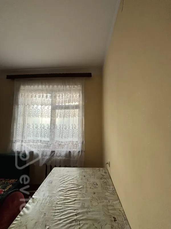 Satılır 1 otaqlı köhnə tikili 32 m²