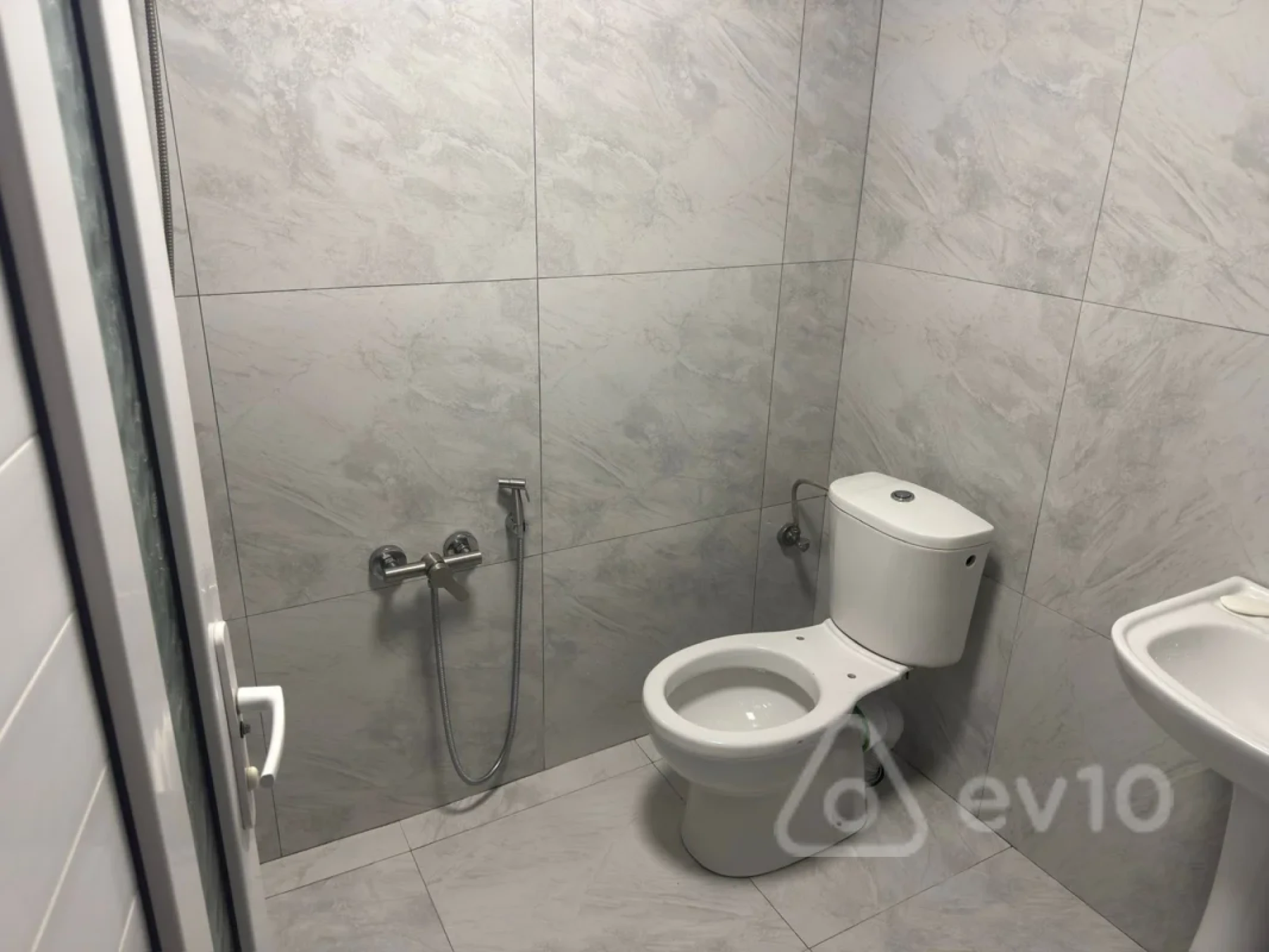 Kirayə verilir 2 otaqlı yeni tikili 67 m²